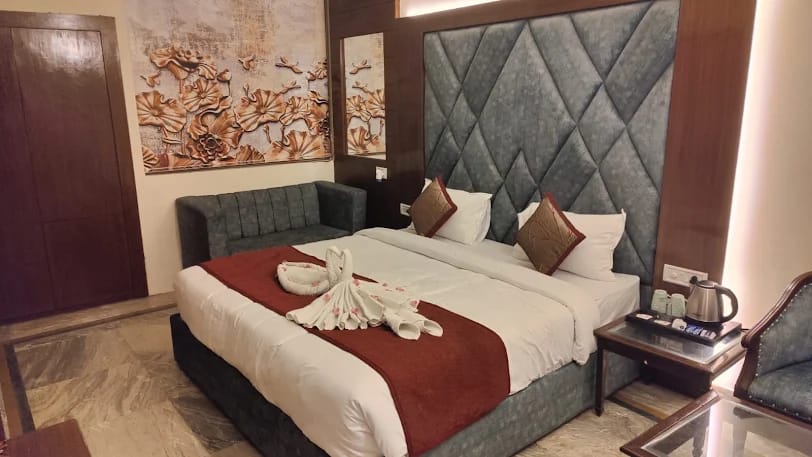 Hotel Saket Deluxe Suite